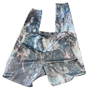 Onzie flow watercolor leggings Size M/L #10117